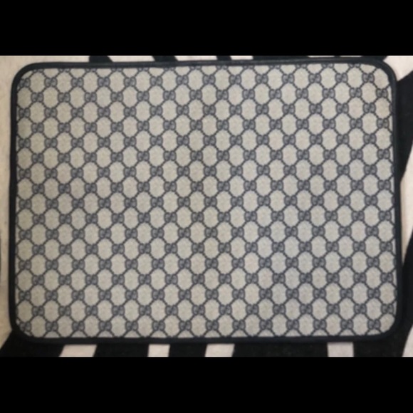 Authentic Gucci Monogram Document Portfolio - Picture 2 of 3